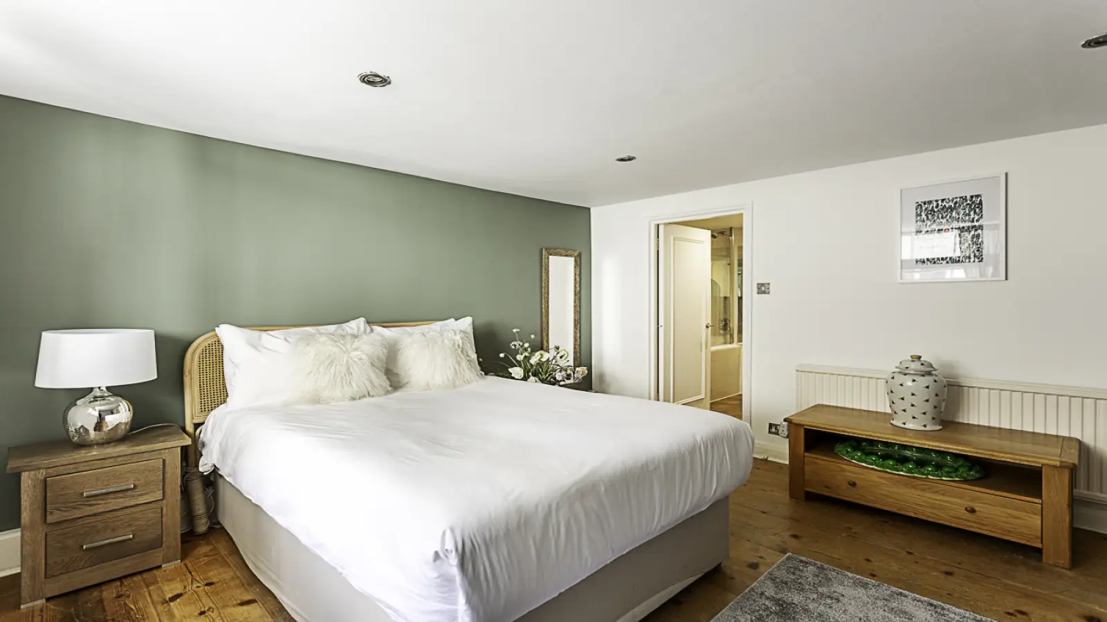 Flat Palace Gardens Mews in Greater London
