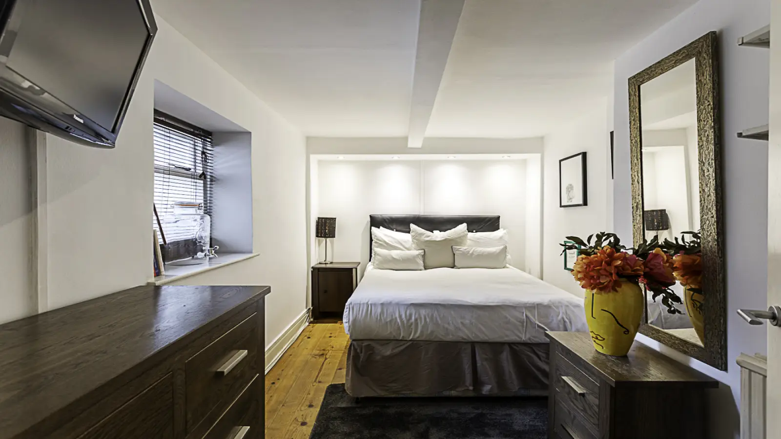 Flat Palace Gardens Mews in Greater London