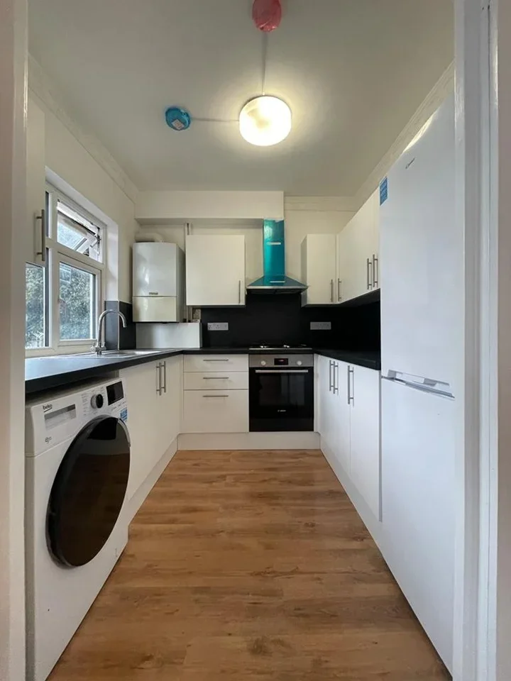 Flat Neeld Crescent in Greater London