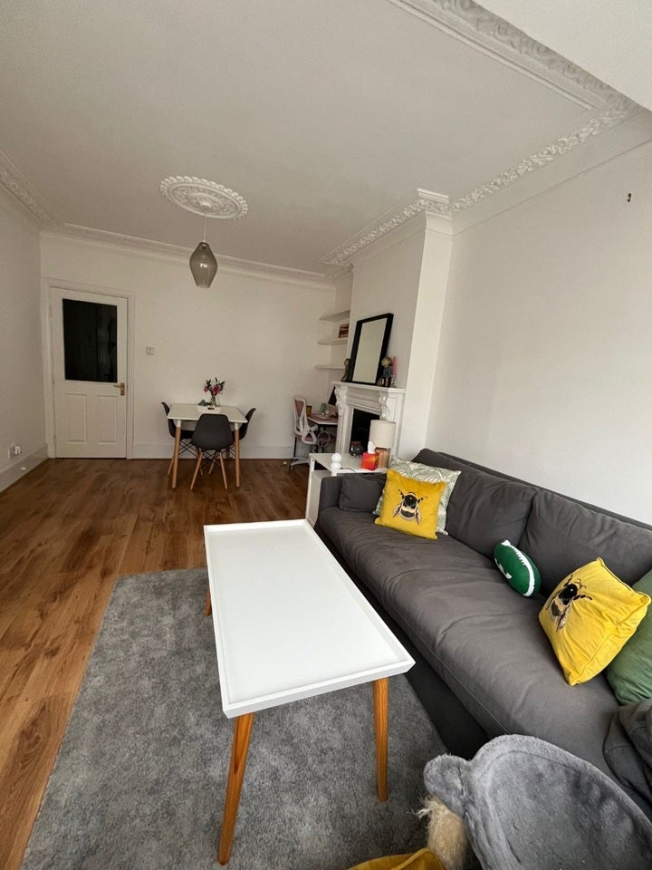 Flat Neeld Crescent in Greater London
