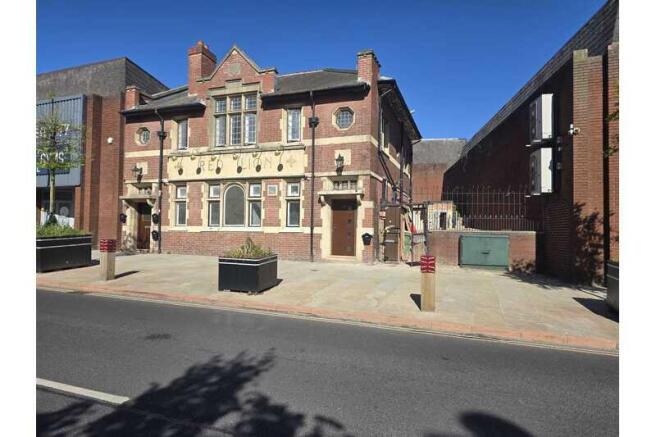 Flat High Street in Dudley
