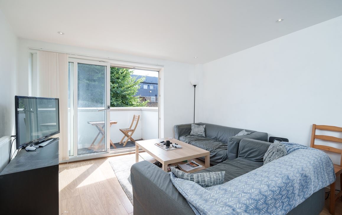 Flat Evesham Walk in Greater London