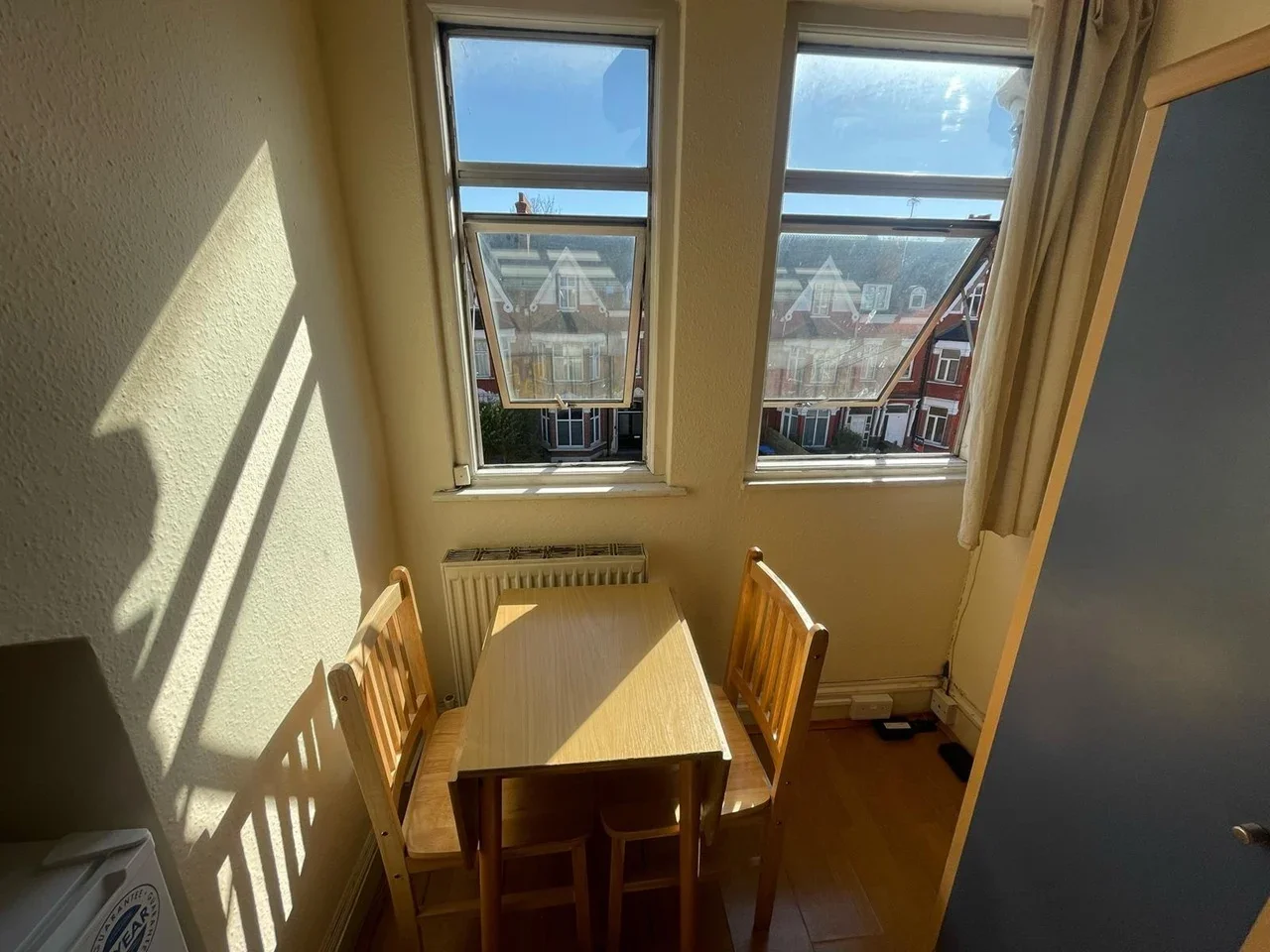 Room Chichele Road in Greater London