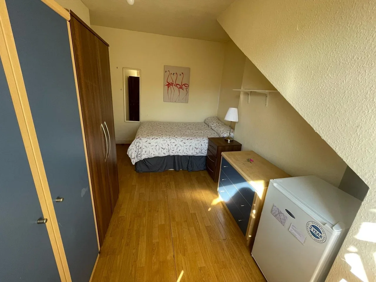 Room Chichele Road in Greater London