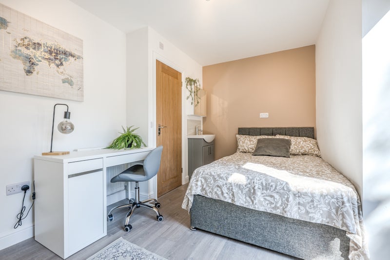 Room Plattbrook Close in Manchester