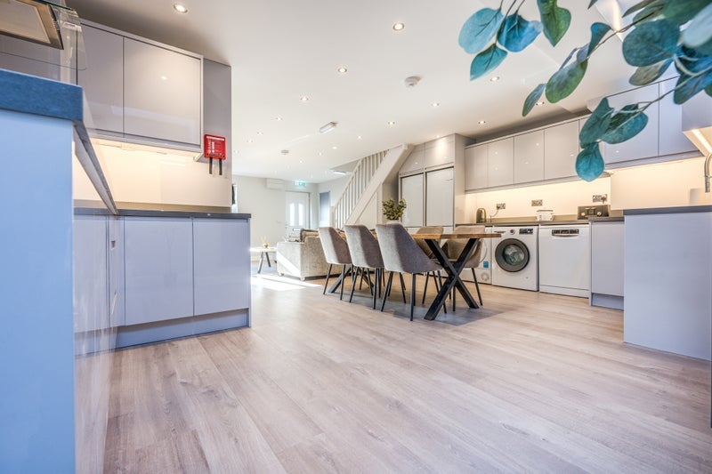 Room Plattbrook Close in Manchester