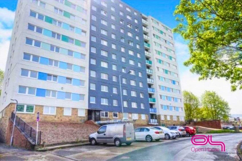 Flat Parkwood Rise in Bradford