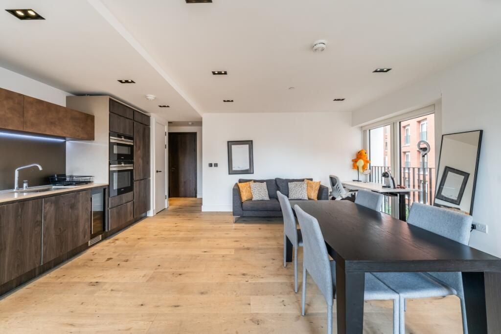 Flat Exchange Gardens in Greater London