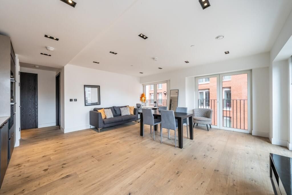 Flat Exchange Gardens in Greater London