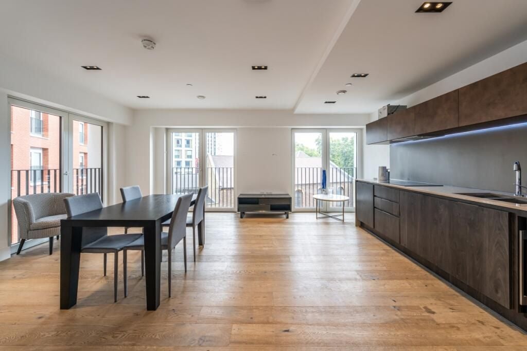 Flat Exchange Gardens in Greater London