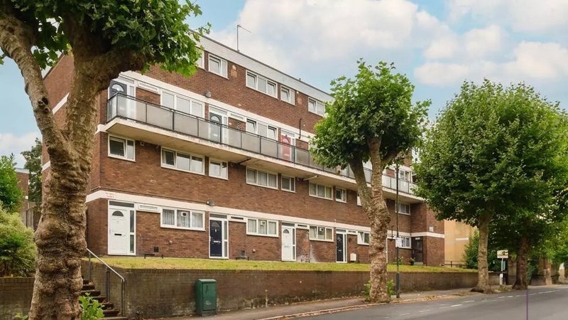 Room Humber Road in Greater London