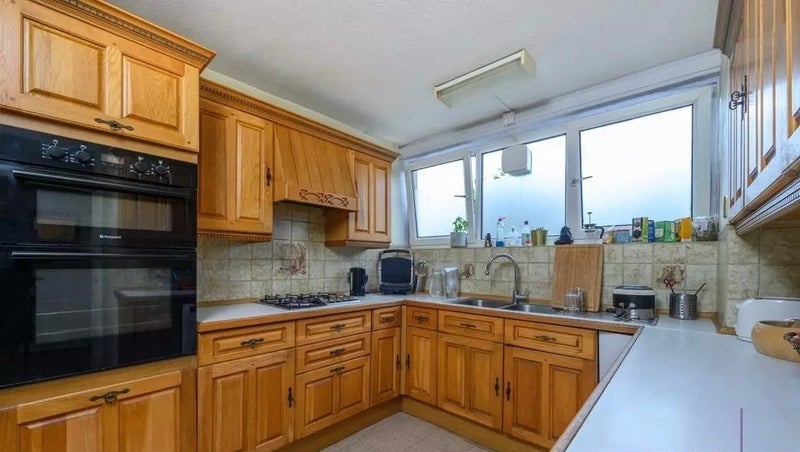 Room Humber Road in Greater London