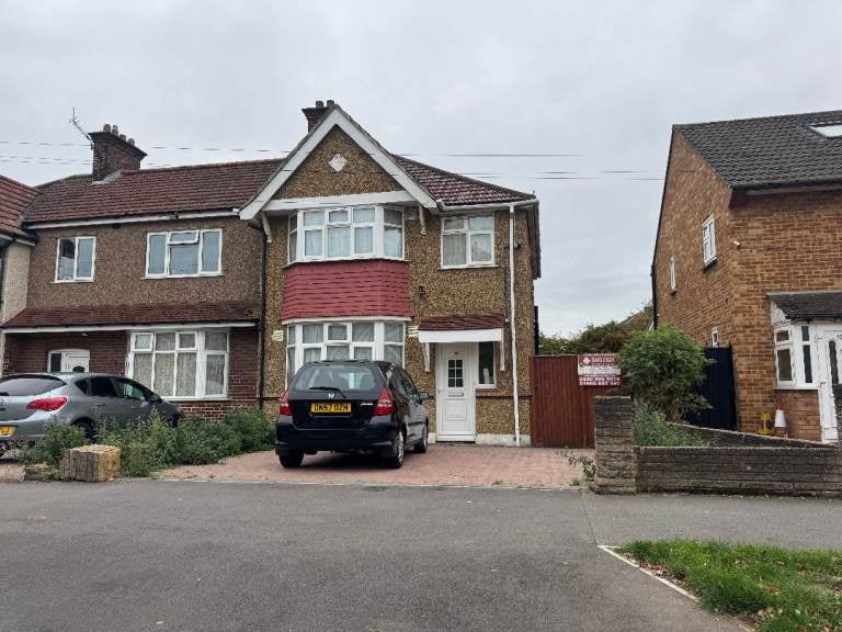 House Wimborne Avenue in Greater London
