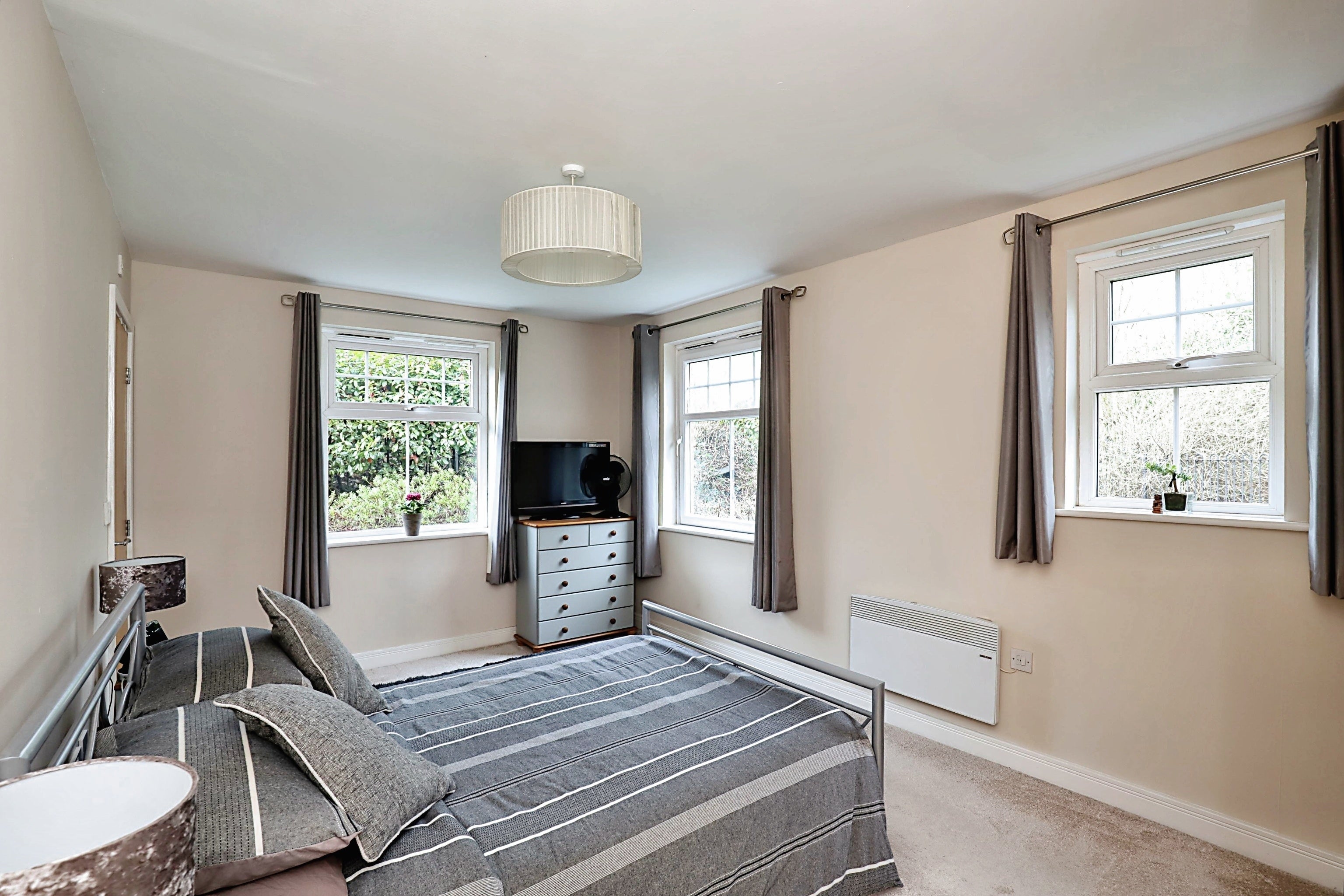 Flat Oxclose Park Gardens in Sheffield