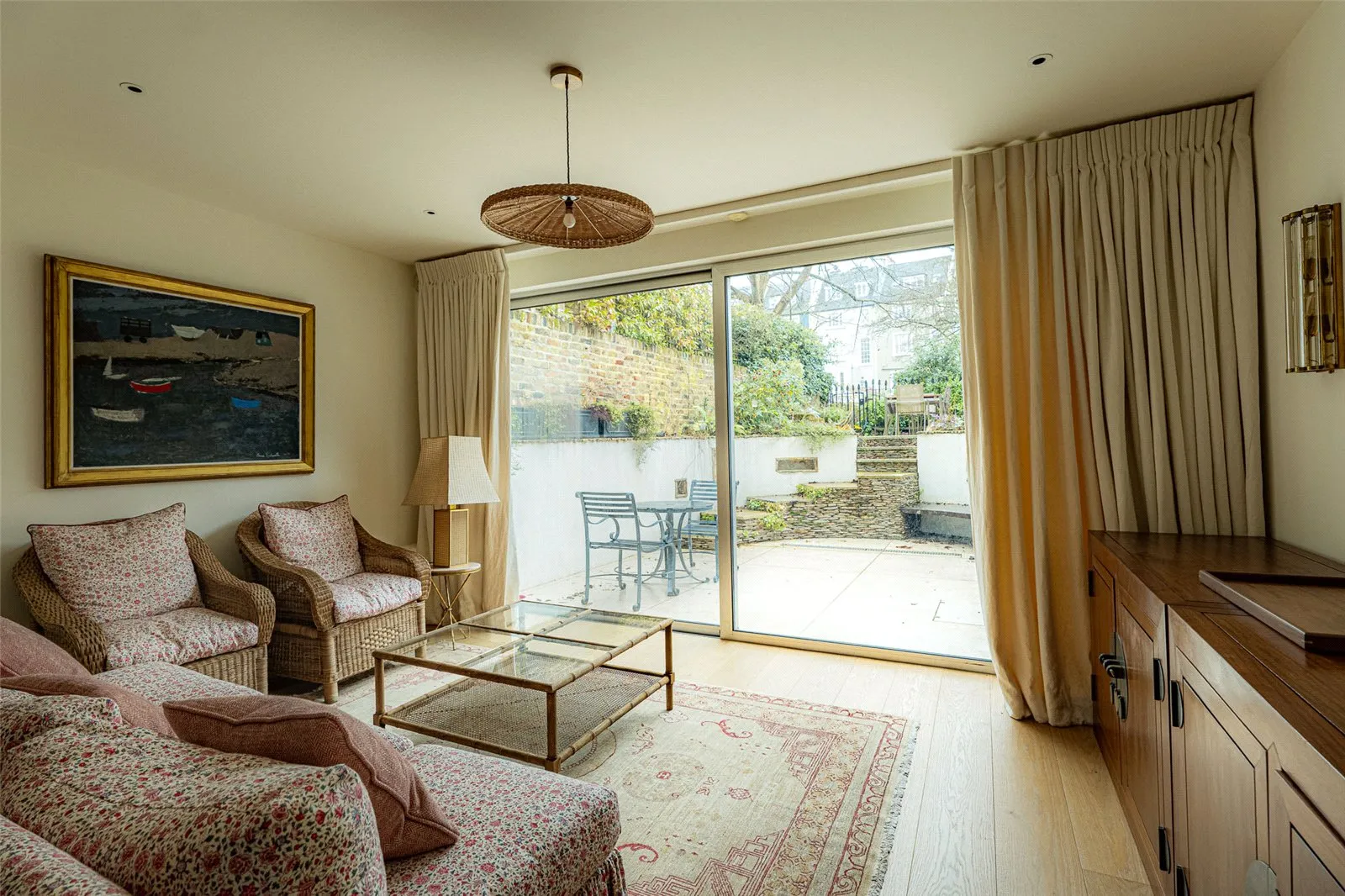 House Blenheim Crescent in Greater London