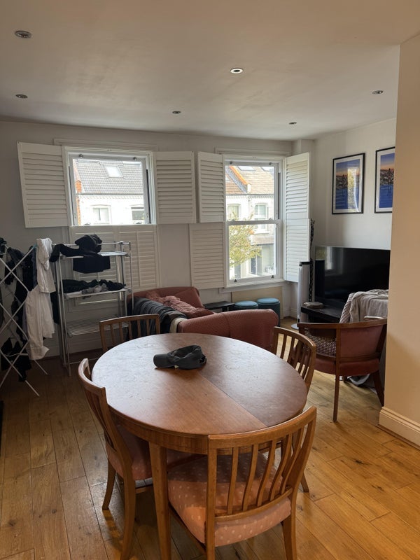 Flat Hamble Street in Greater London