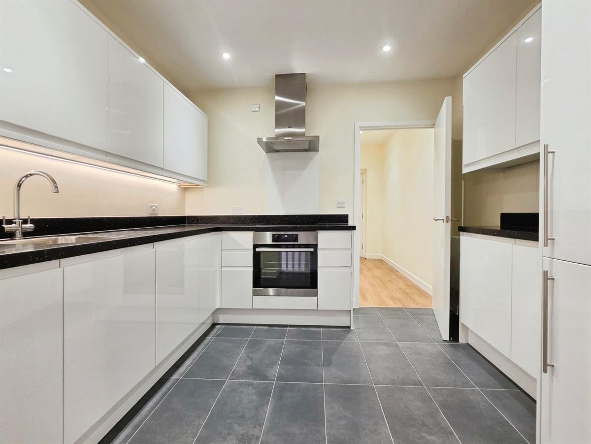 Flat The Borough in Waverley
