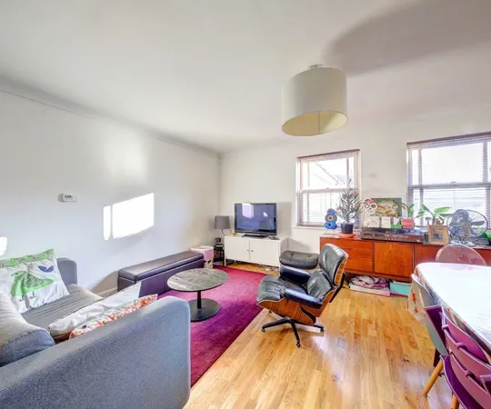 Flat Deerhurst Crescent in Greater London