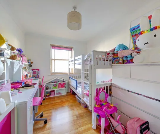 Flat Deerhurst Crescent in Greater London
