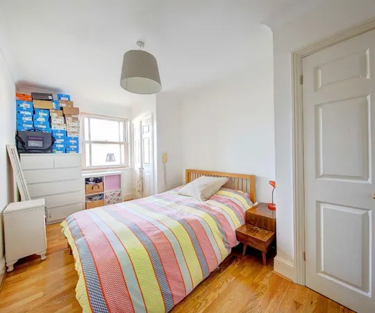 Flat Deerhurst Crescent in Greater London