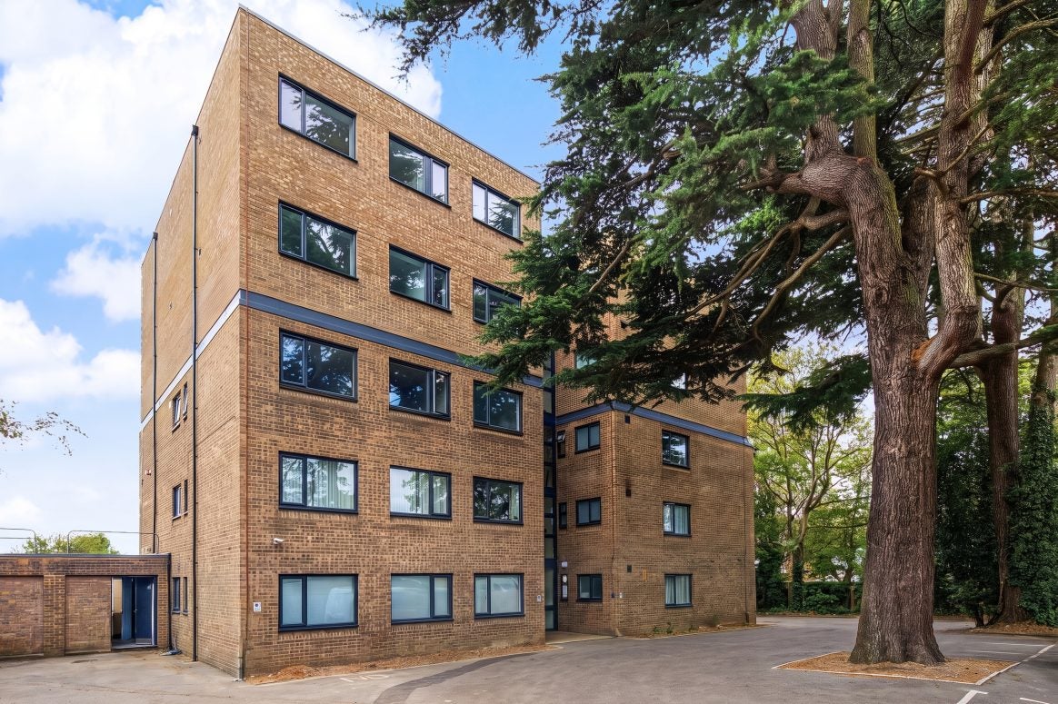 Flat Girdlestone Close in Oxford