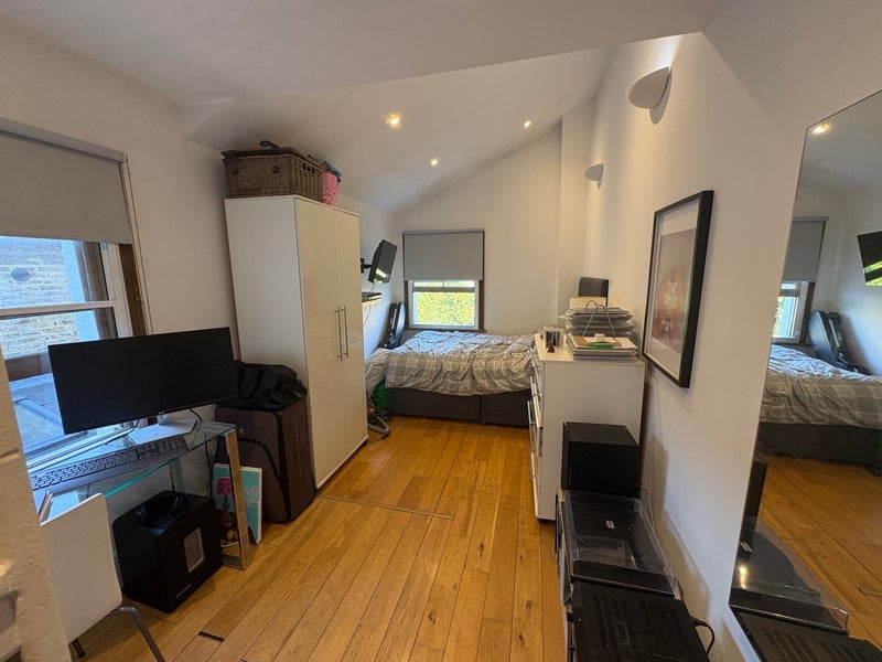 Room North Street in Greater London
