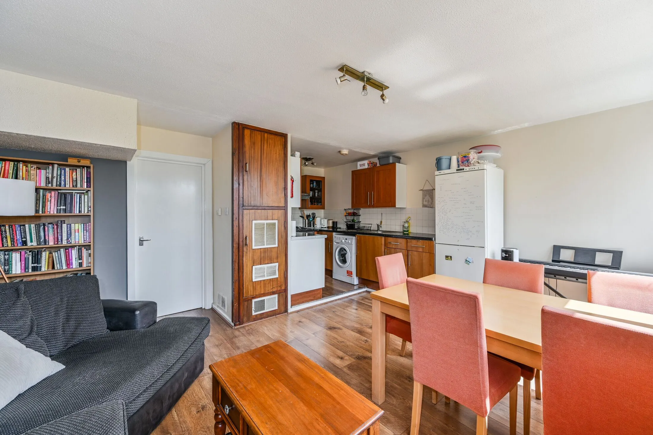 Flat Yelverton Road in Greater London