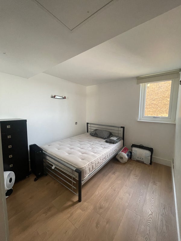 Room Wapping High Street in Greater London