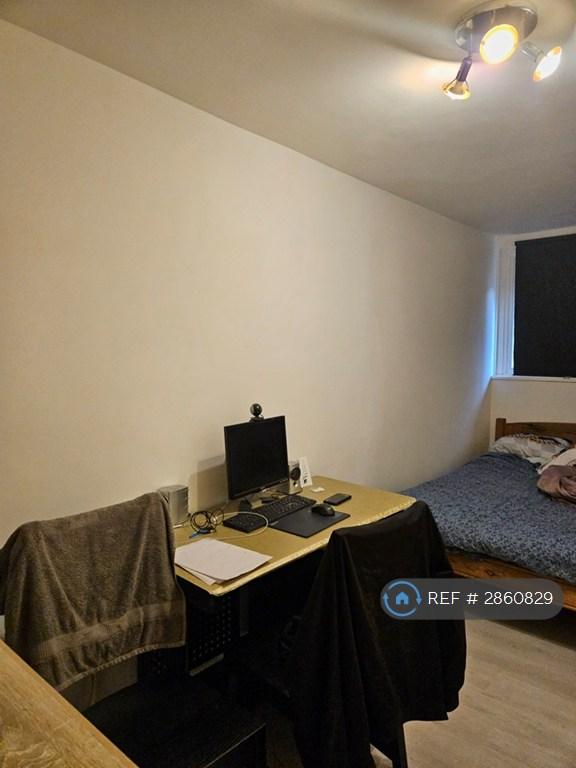Room Kingsgate Road in Greater London