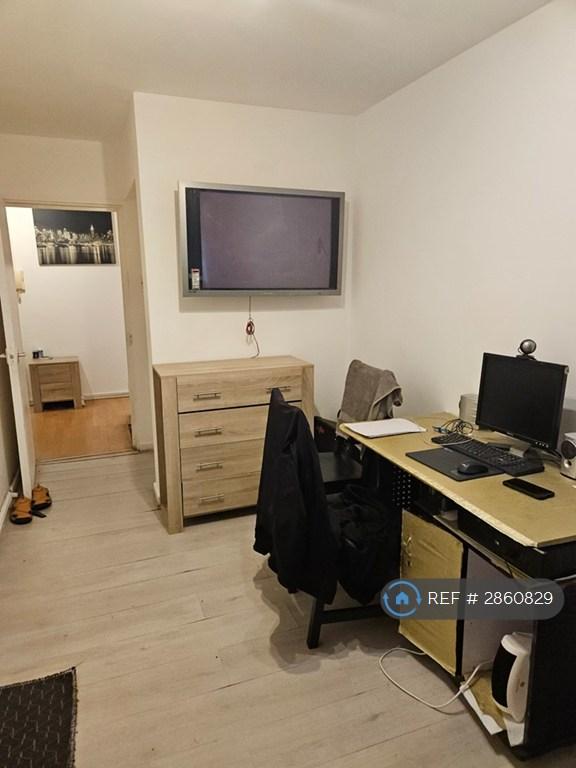 Room Kingsgate Road in Greater London