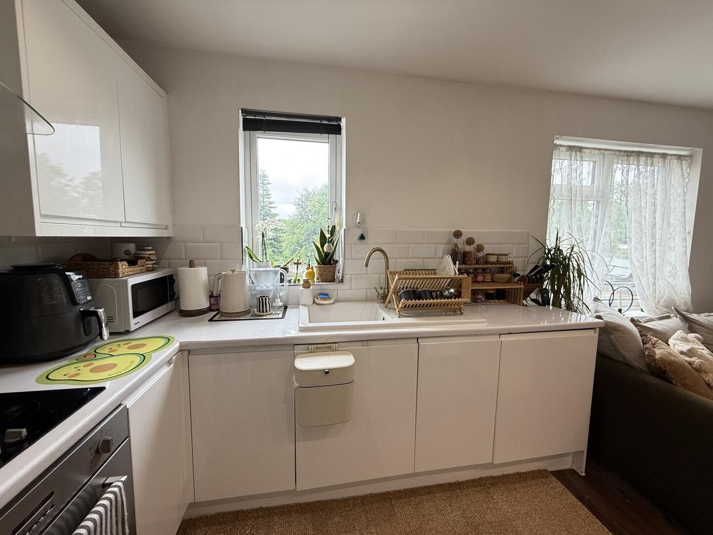 Flat Ballards Lane in Greater London