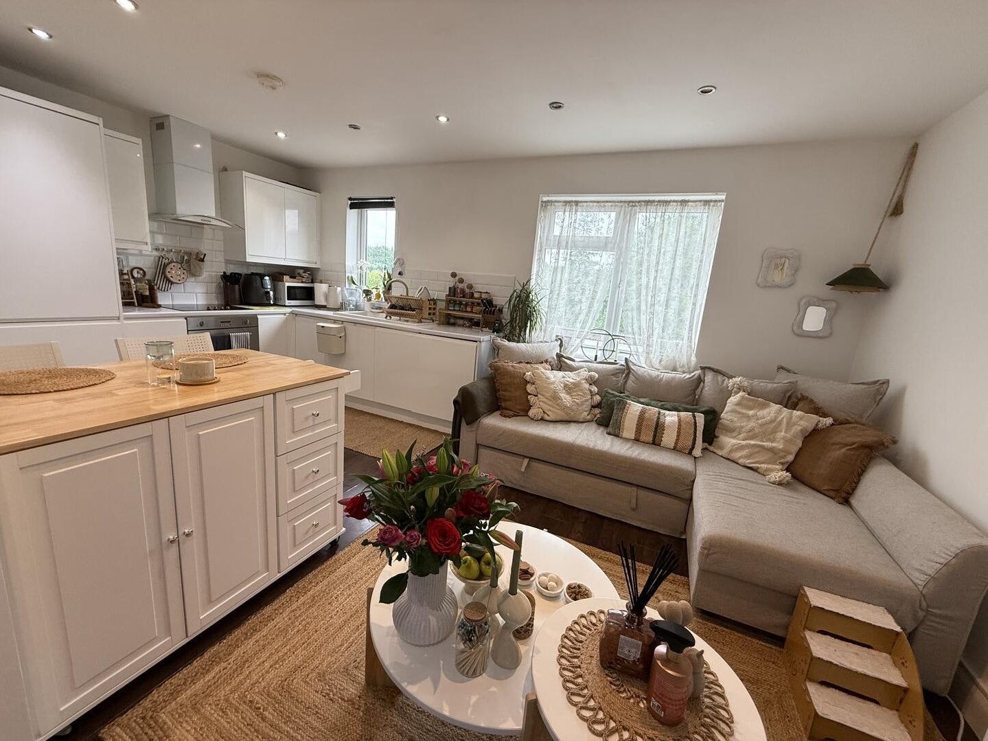 Flat Ballards Lane in Greater London