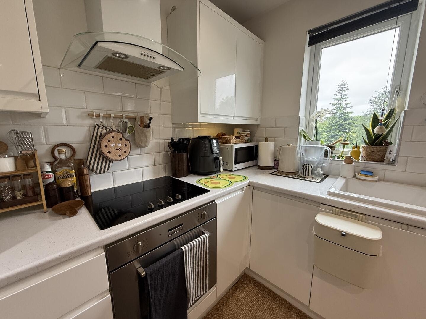 Flat Ballards Lane in Greater London