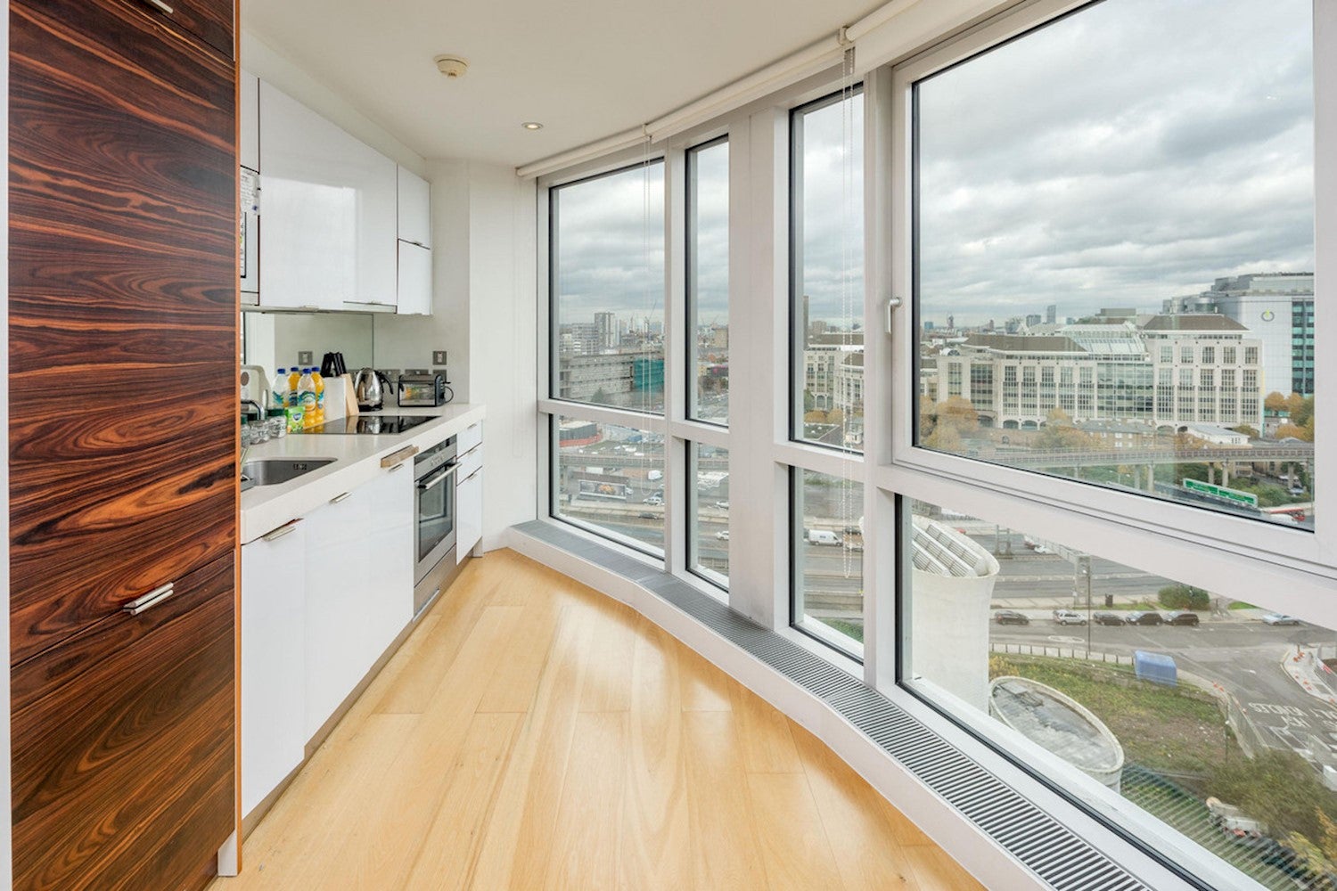 Flat Fairmont Avenue in Greater London