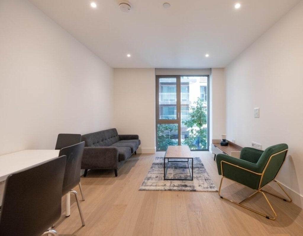 Flat York Road in Greater London