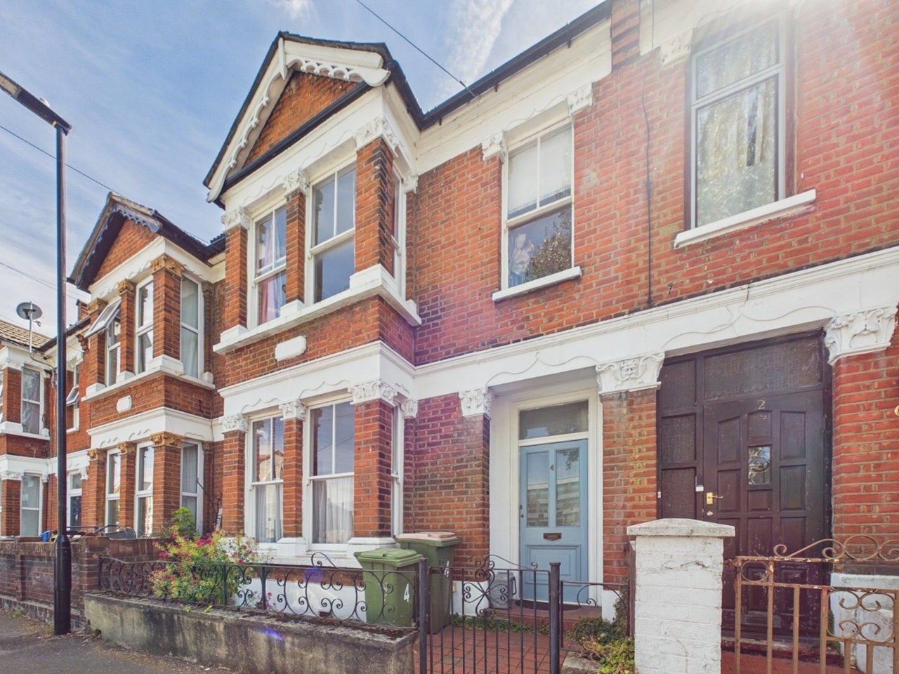 House Kingsley Road in Greater London