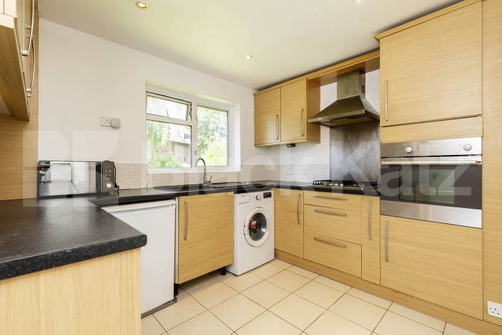 Flat Iverson Road in Greater London