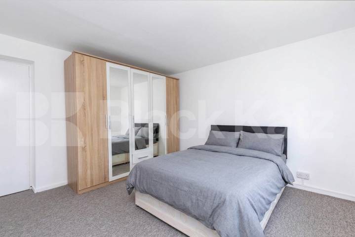 Flat Iverson Road in Greater London