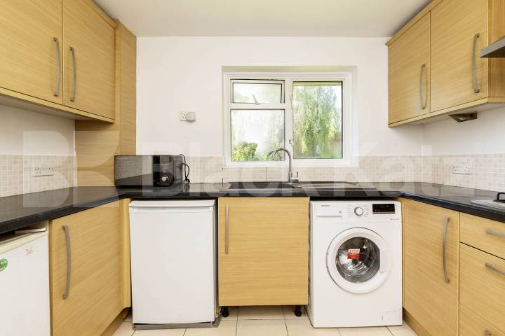 Flat Iverson Road in Greater London