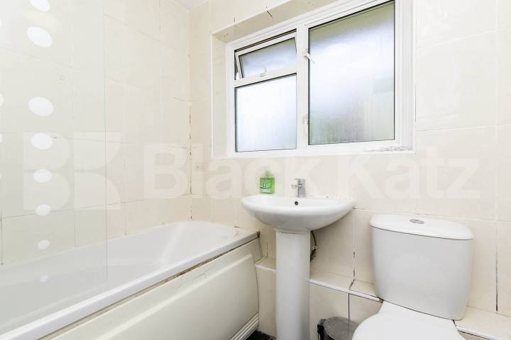 Flat Iverson Road in Greater London