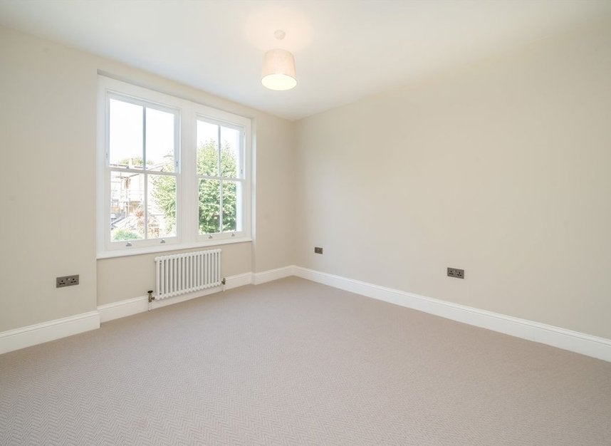 Flat Briarwood Road in Greater London