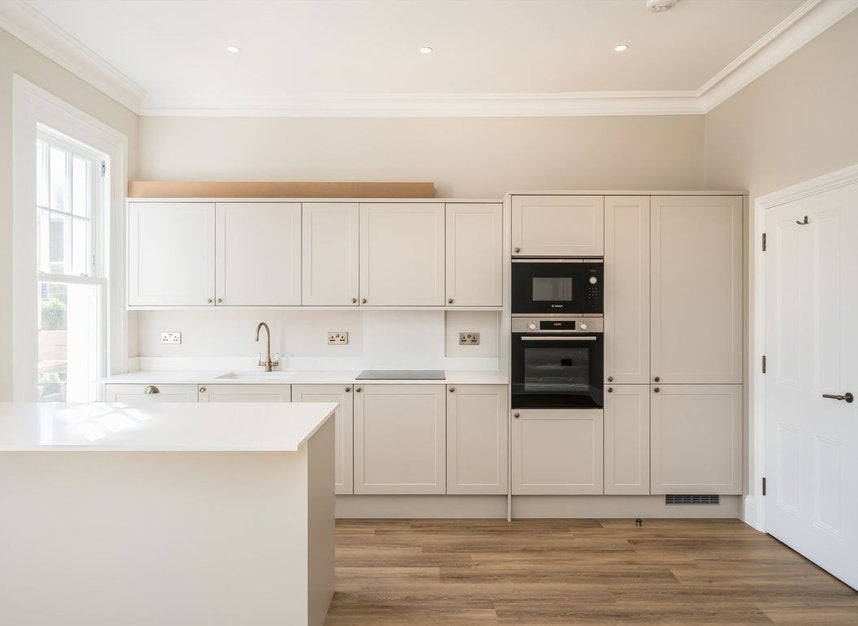 Flat Briarwood Road in Greater London