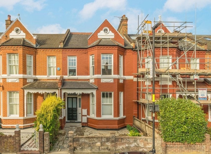 Flat Briarwood Road in Greater London