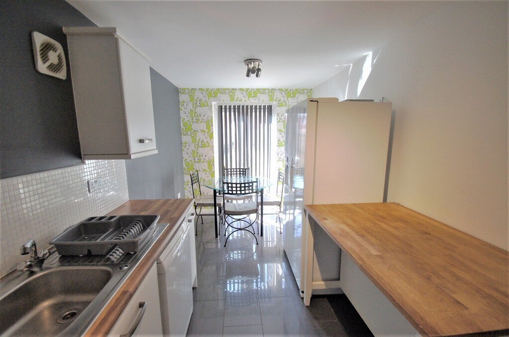 Room Cheshire Close in Coventry