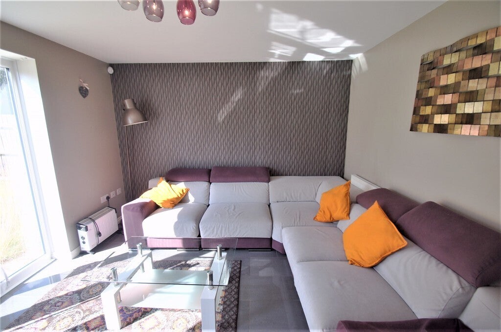 Room Cheshire Close in Coventry