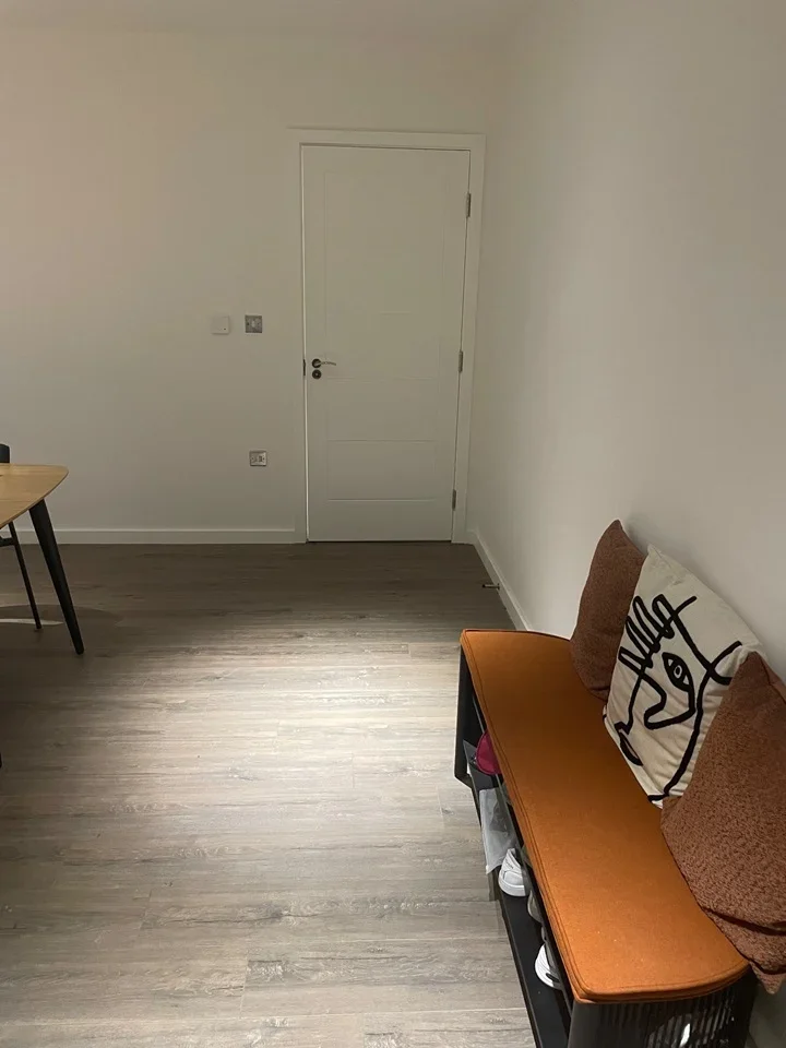 Flat Heartwell Avenue in Greater London
