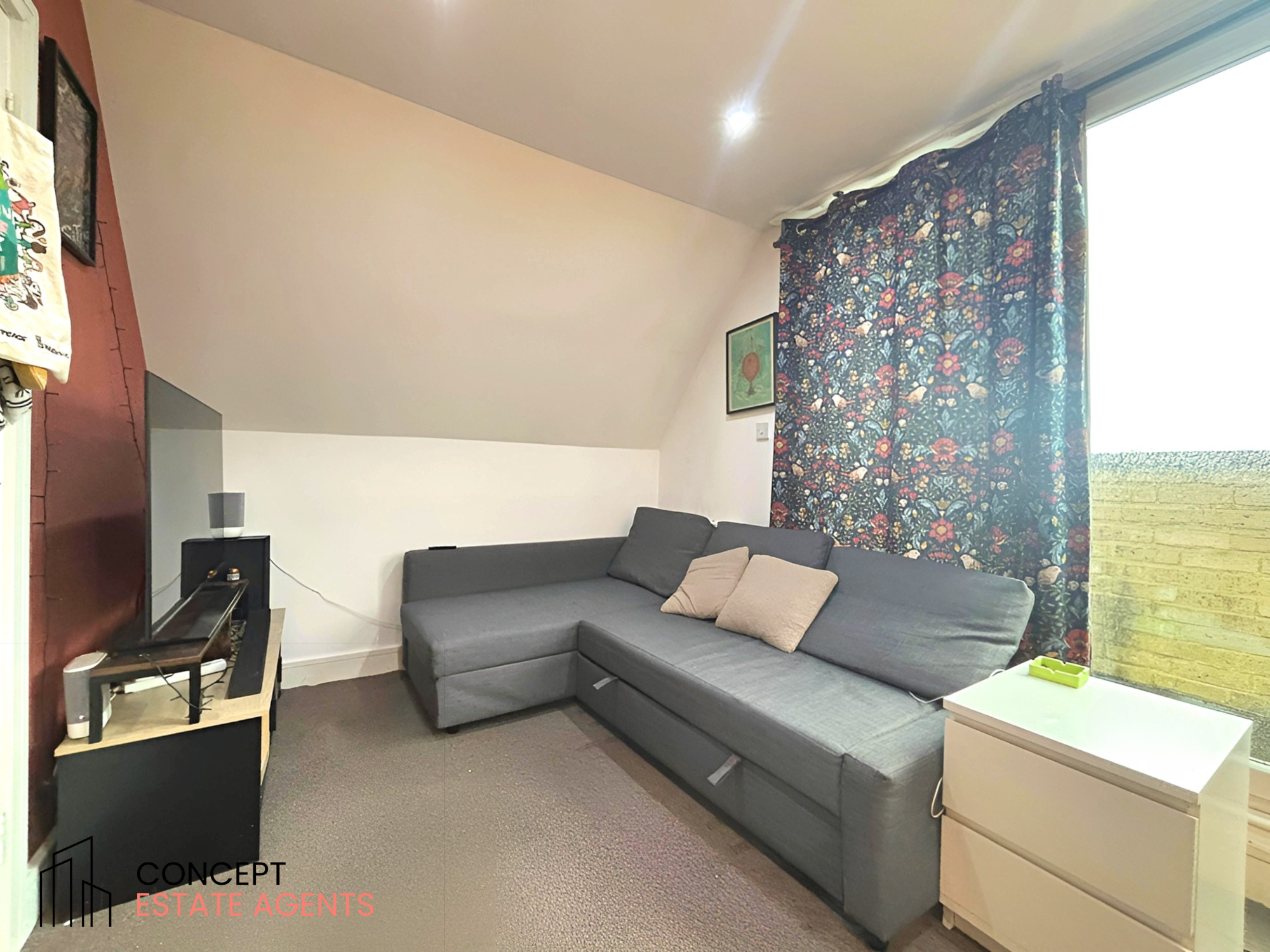 Flat Glenburnie Road in Greater London