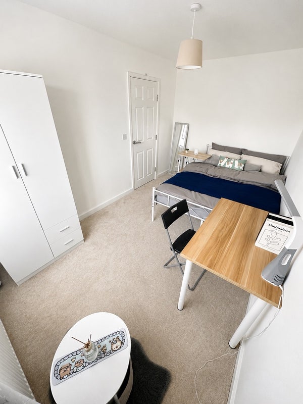 Room Flanshaw Field Drive in Wakefield