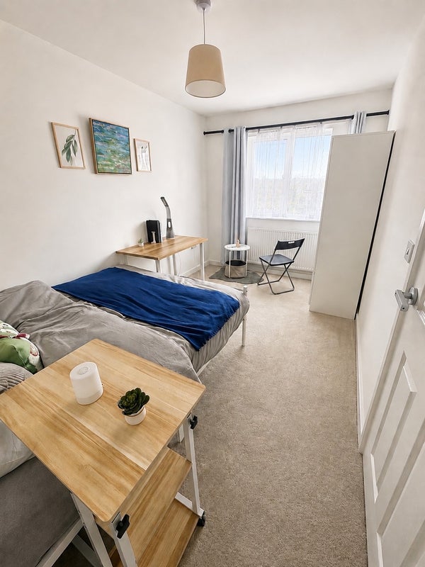 Room Flanshaw Field Drive in Wakefield