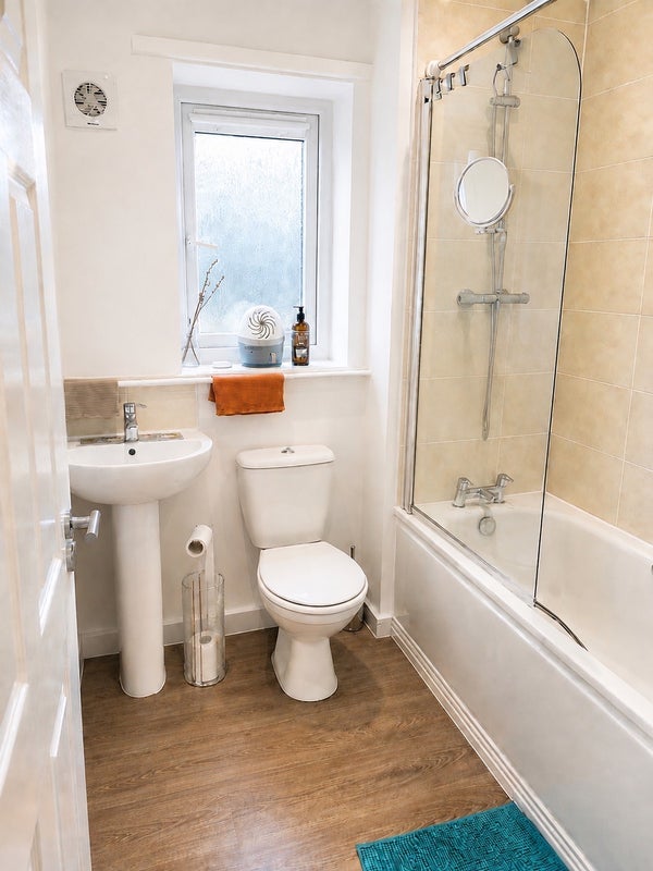 Room Flanshaw Field Drive in Wakefield